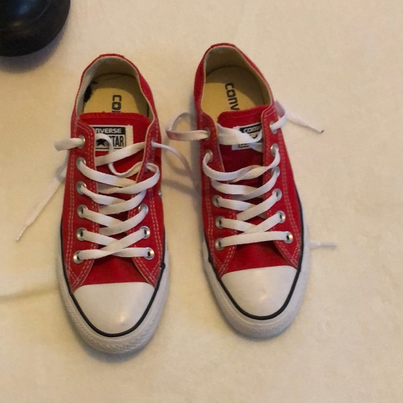 Red converse - Picture 1 of 2